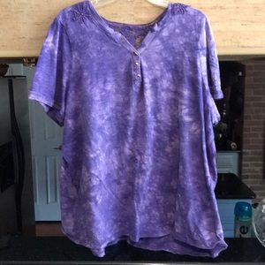 Avenue Woman 26/28 tie dye feel purple short sleeve top with lace back & trim